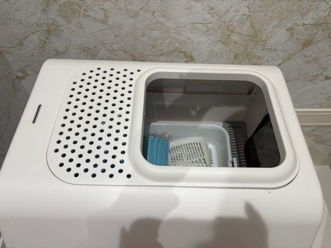 【美品　未使用】自動AI猫トイレ 多頭飼い可能　健康状態把握　使い捨てシート付き