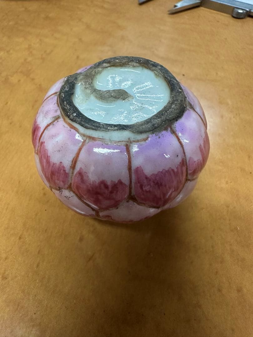 清代粉彩蓮花型水盂