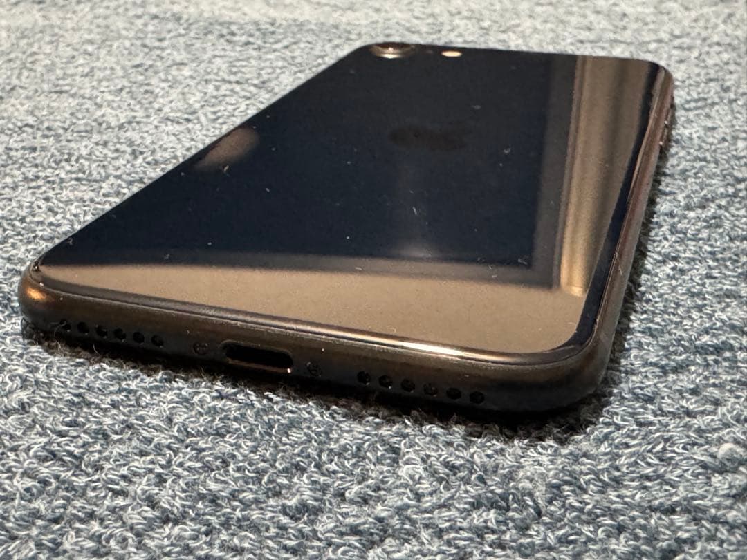 8806 Apple iPhone SE第3世代 ブラック