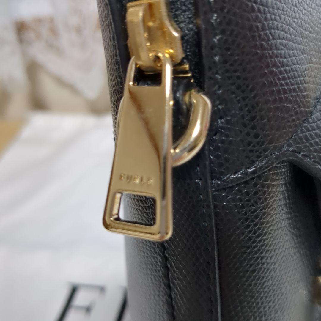 【美品】FURLA ブラック ハンドバッグ ショルダーストラップ付き