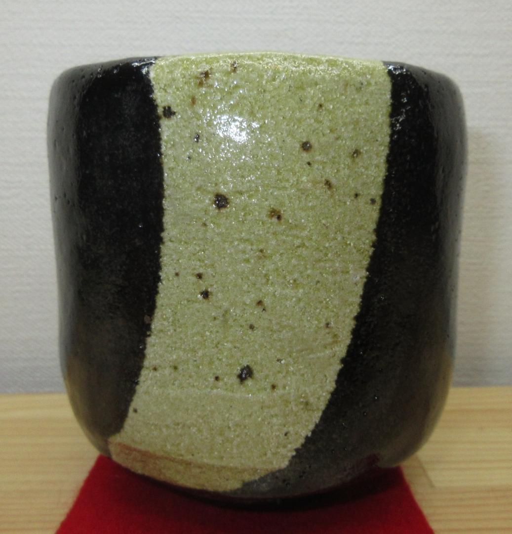 送料込【逢絢亭・新品】茶道具 筒茶碗 楽焼 黒楽 寒月の図 松楽窯 紙箱入り