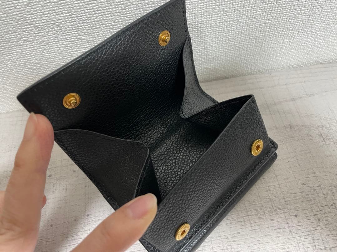 サンローラン　財布　黒　レザー　Saint Laurent ブラック三つ折り財布