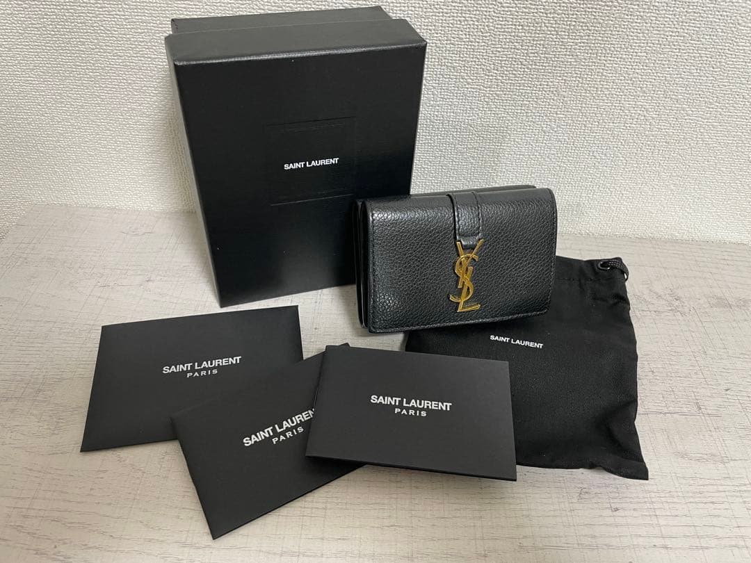 サンローラン　財布　黒　レザー　Saint Laurent ブラック三つ折り財布