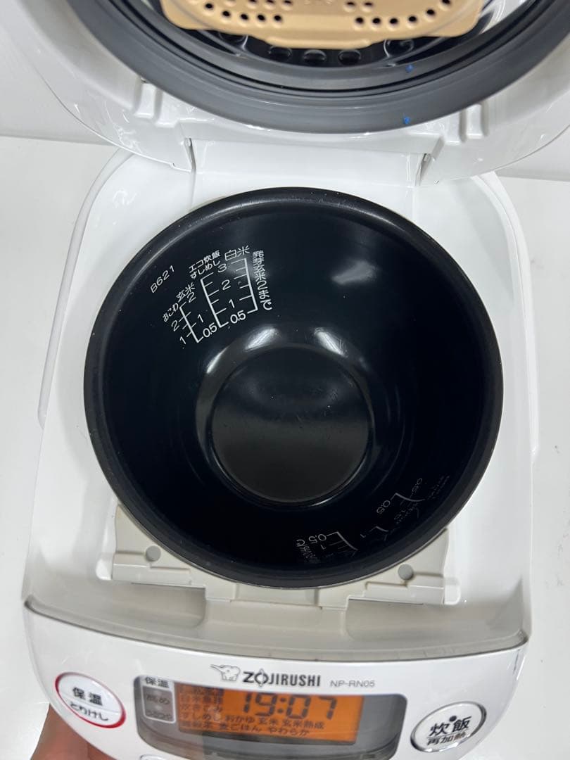 象印 圧力IH炊飯ジャー NP-RN05（0.5合〜3合）ホワイト 2023年齢