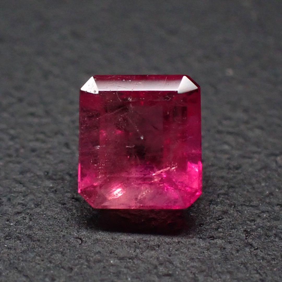 【アメリカ/ユタ産】レッドベリル(ビクスバイト)