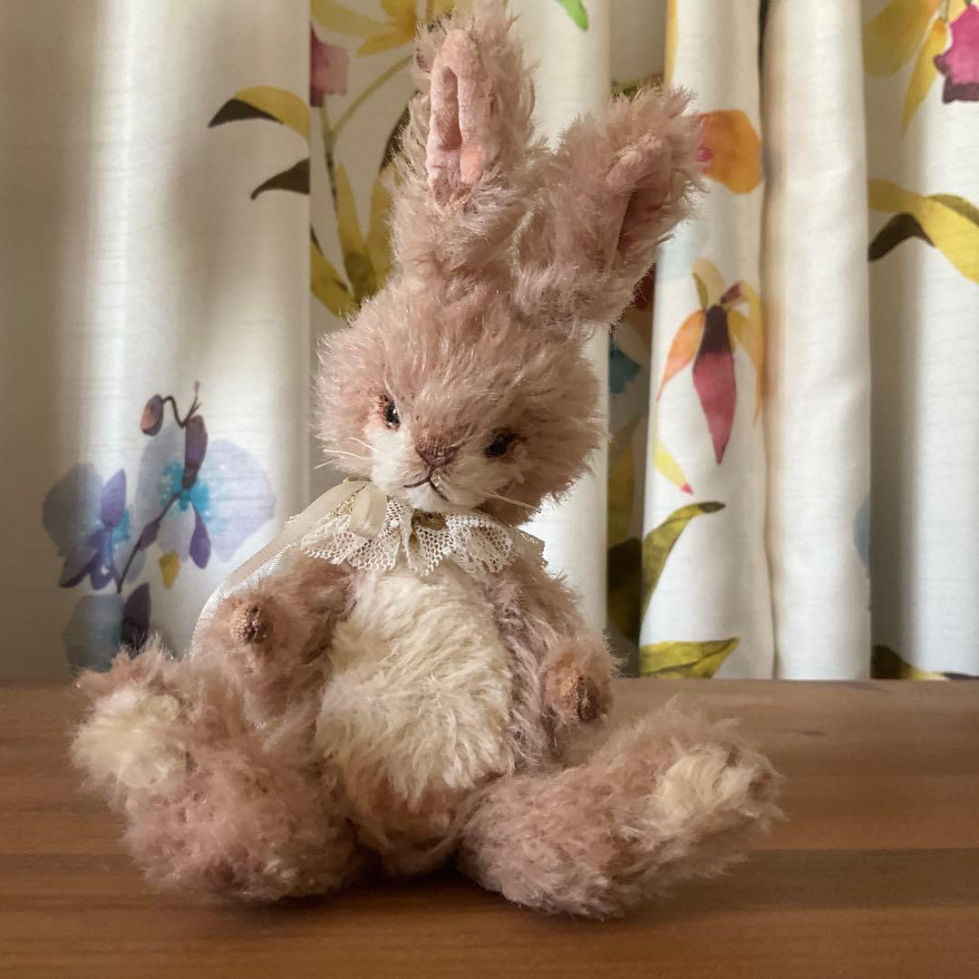 国内作家様ハンドメイド　ピンクの可愛いウサギさん