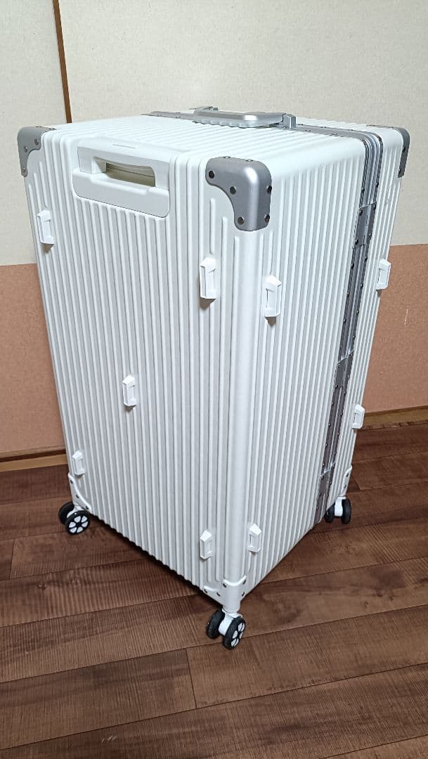 未使用品キャリーケースキャリーバッグ大型 4輪 ホワイLL