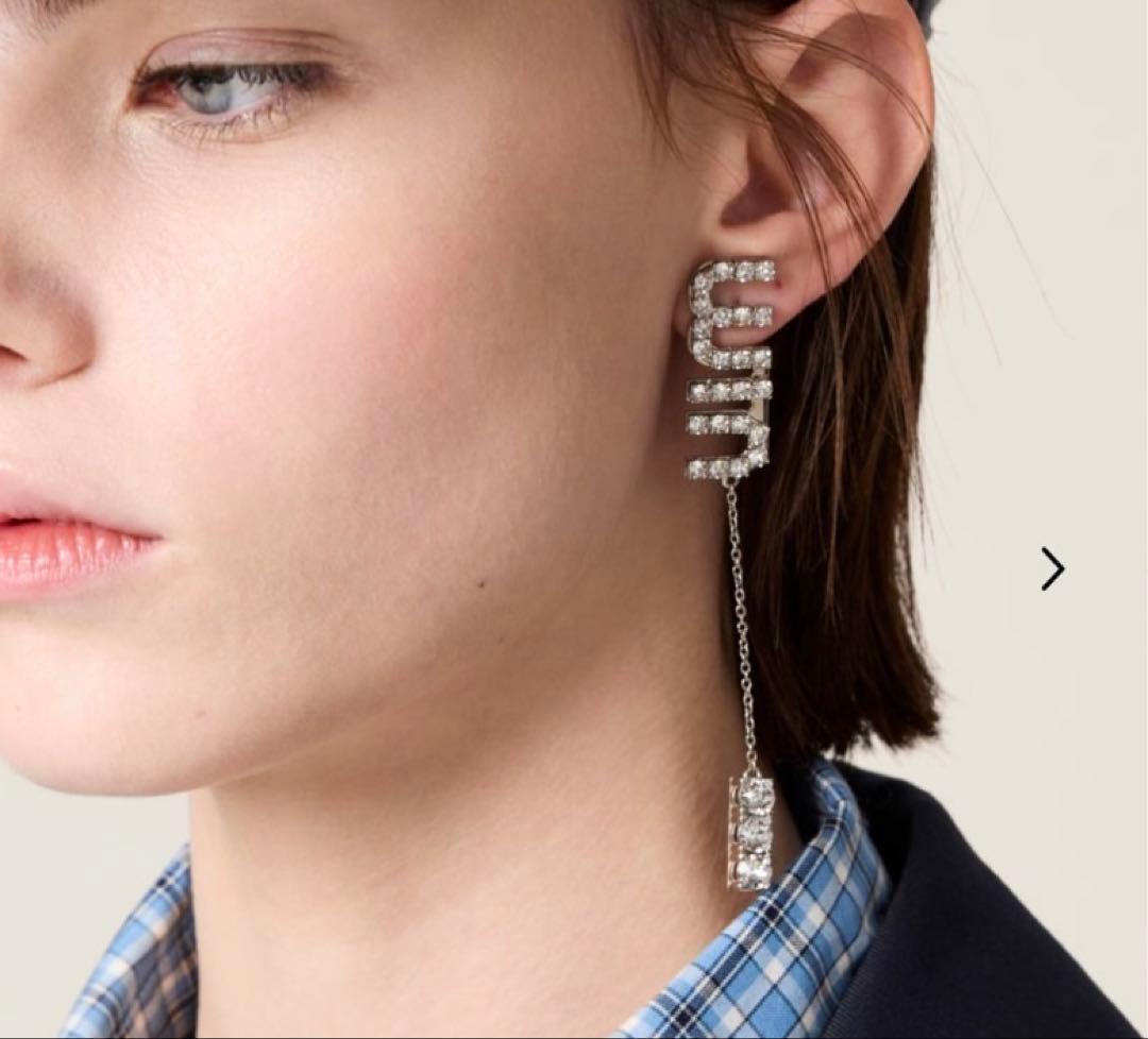 美品！miu miuクリスタルチャーム付きピアスロングピアス新作コレクション