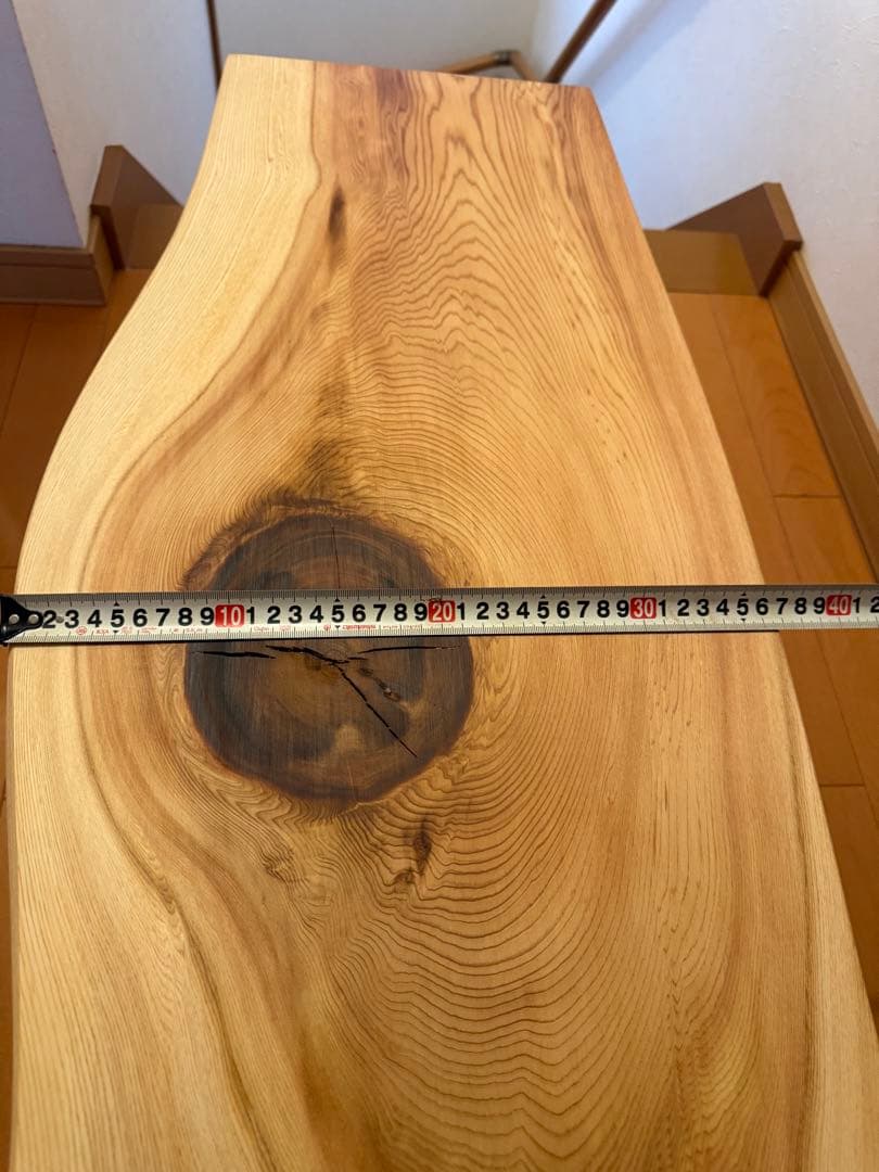 天然杉一枚板でか節カーブテーブル蜜蝋クリーム仕上げ