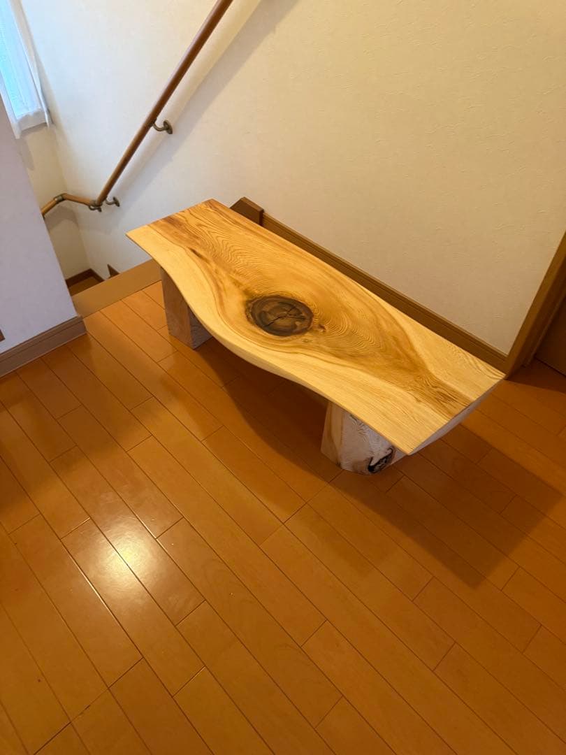 天然杉一枚板でか節カーブテーブル蜜蝋クリーム仕上げ