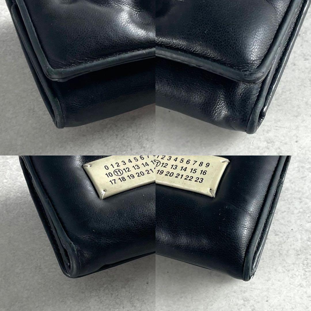 【大人気】マルジェラ 三つ折り財布 エンベロープ プリント カーフスキン 黒