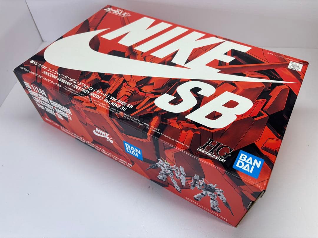 【美品】NIKEsbガンダムコラボ　プラモデル