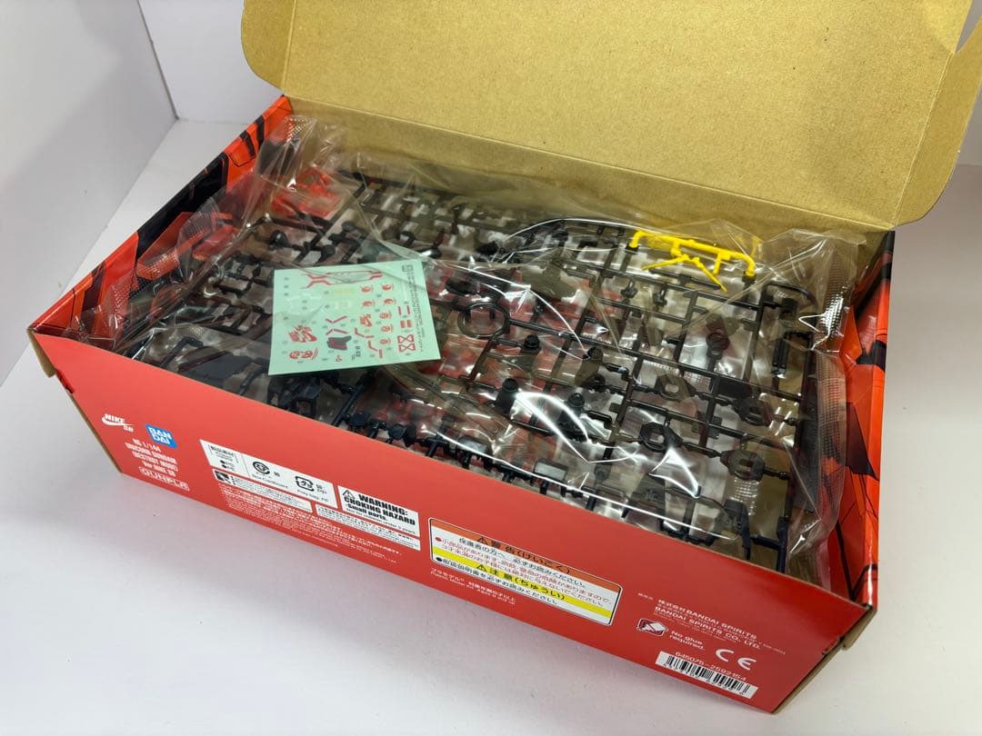 【美品】NIKEsbガンダムコラボ　プラモデル