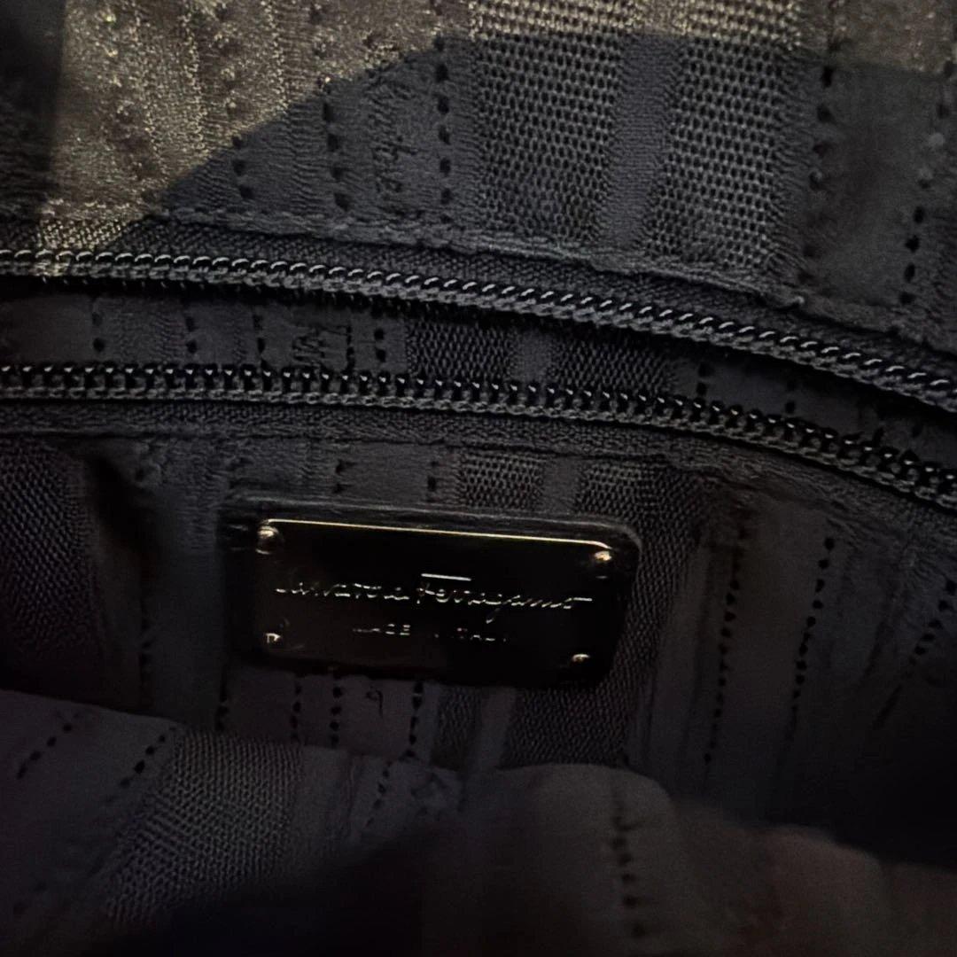 Ferragamo ブラックレザー ハンドバッグ 約30cm