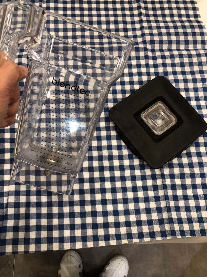 T*H様 blendtec 高性能ブレンダー 本体と付属品（FMI スムージーブ