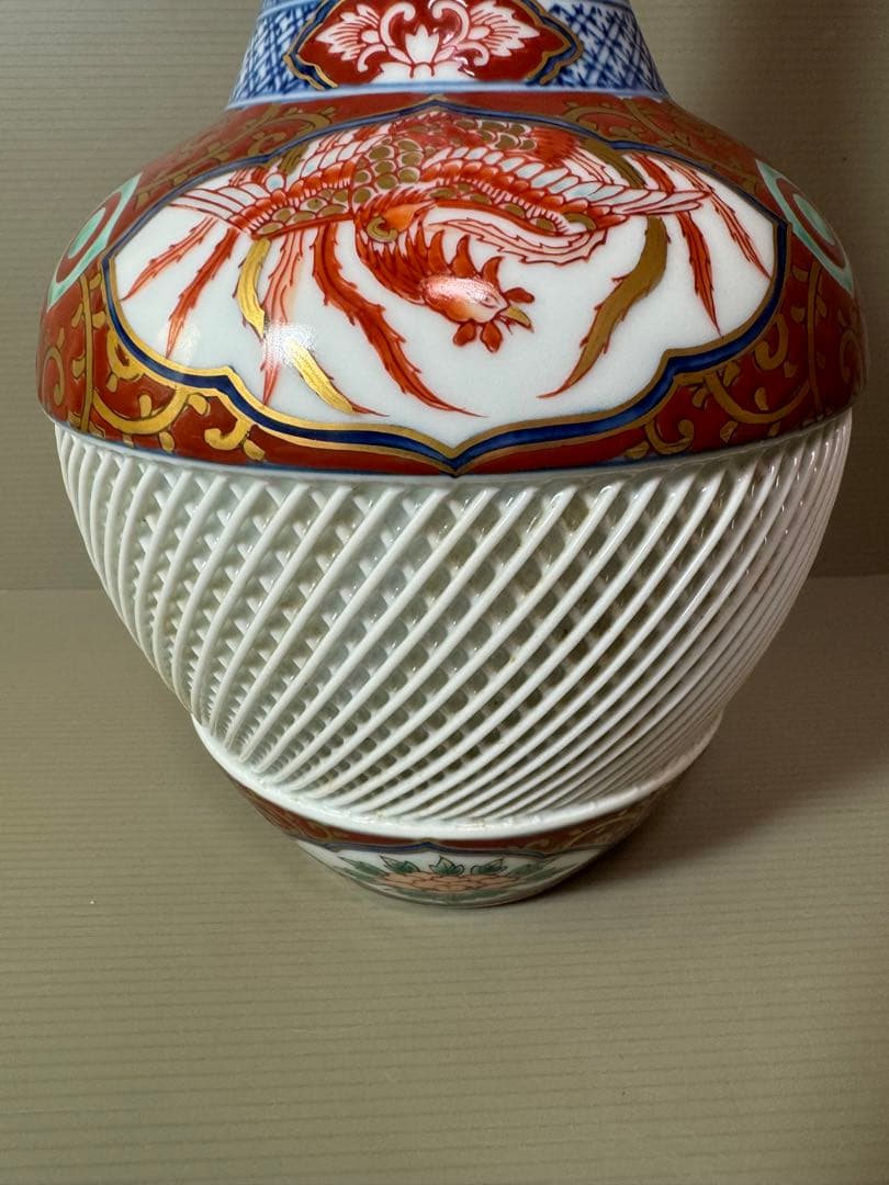 2721 有田焼　桃司作　金襴手　鳳凰　透かし網目　花瓶