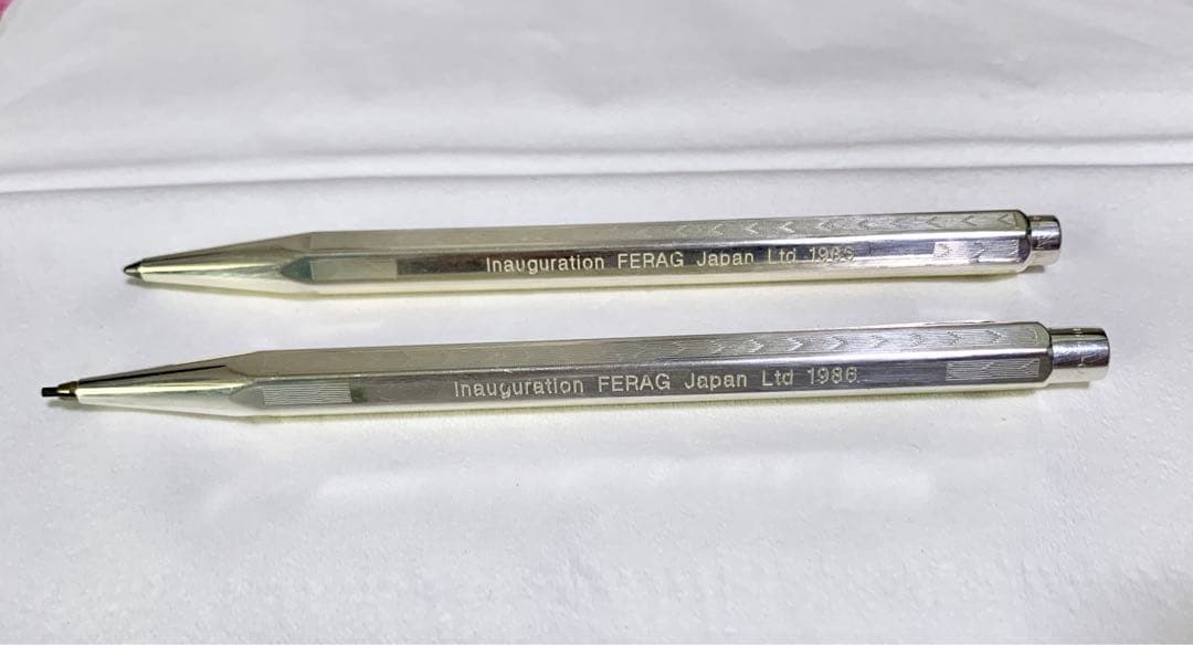 カランダッシュ鉛筆と黒インクのボールペン