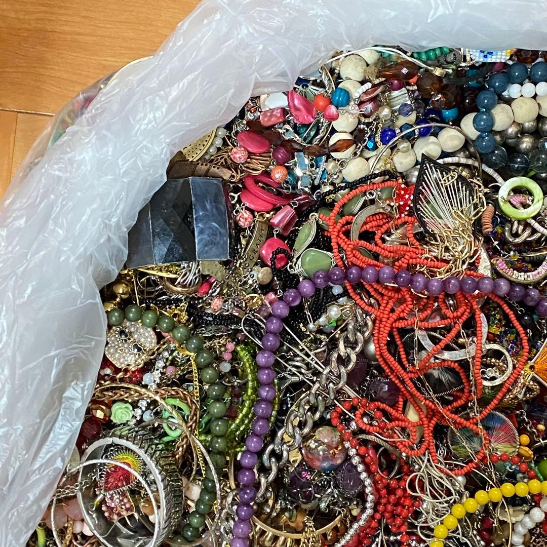 大量まとめ売り　ジャンク　未選別　アクセサリー色々⑤　約11.7㎏　ネックレス他