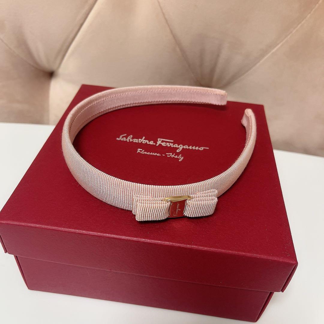 フェラガモ　カチューシャ