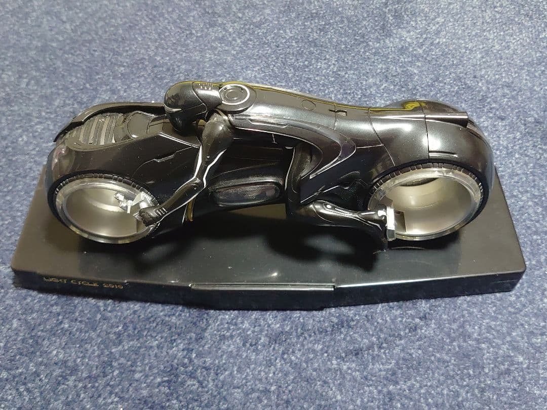 1/10 『TRON:LEGACY』 ライトサイクル　ダイキャストフィギュア