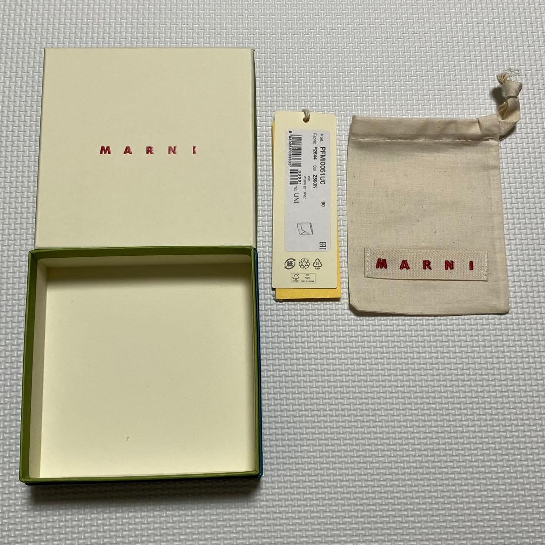 ・未使用　MARNI マルニ レザー二つ折り財布 黒×赤　ミニ財布　箱袋付き