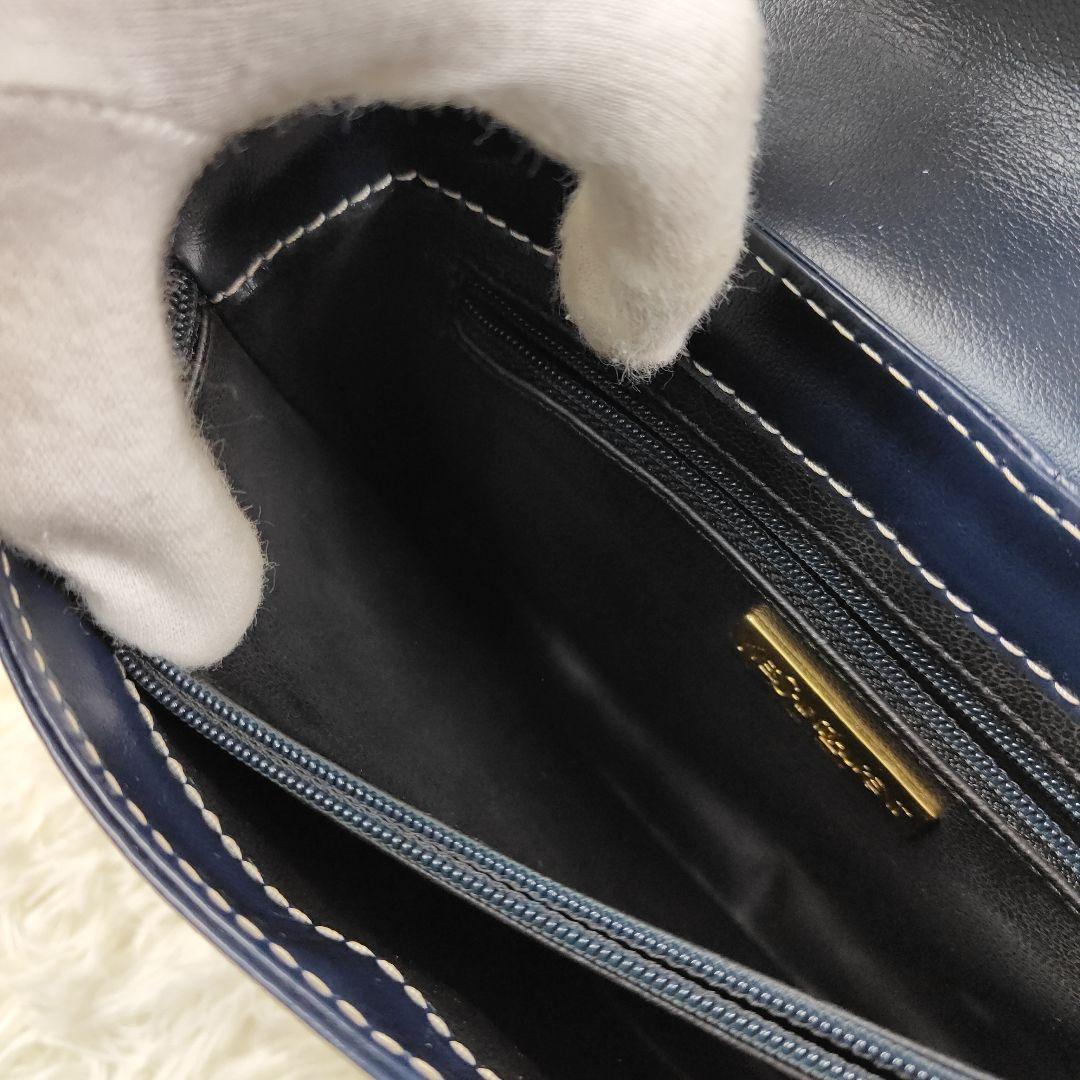 本日限定価格　イブサンローラン Yカット 型抜き ショルダーバッグ 肩掛け