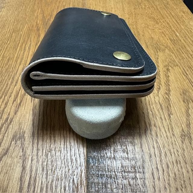 ミドルトラッカーウォレット　丘染め茶芯ブラック　真鍮 トラッカーウォレット