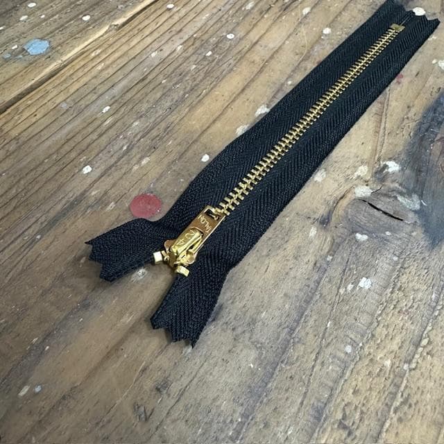 ミドルトラッカーウォレット　丘染め茶芯ブラック　真鍮 トラッカーウォレット