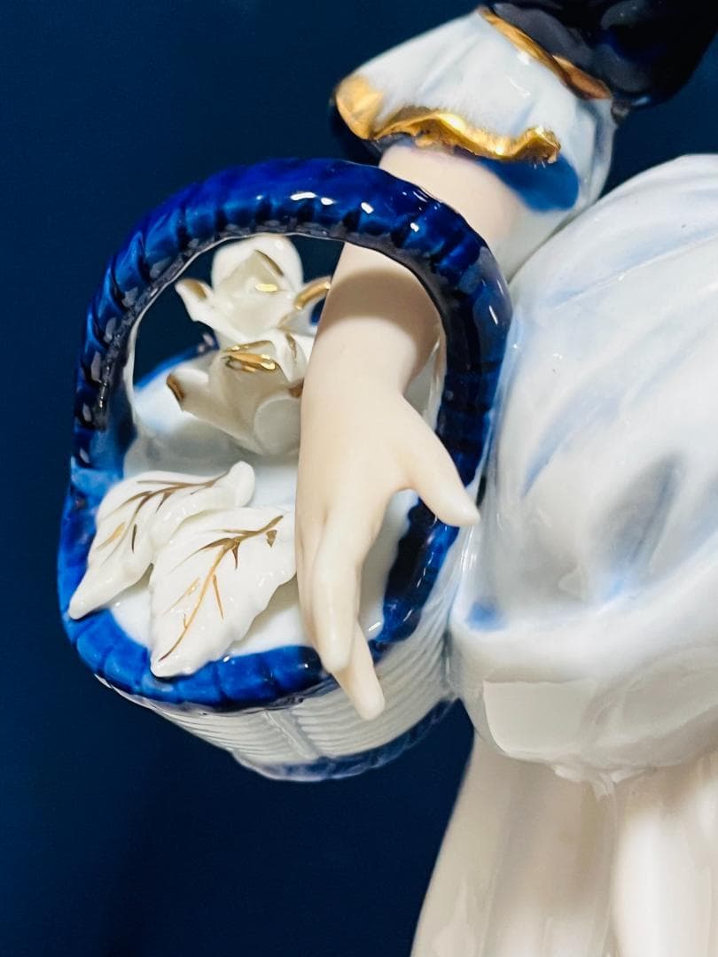 KPM ベルリン 陶磁器 ドイツアンティーク・西洋磁器 花カゴを持つ女の子 置物