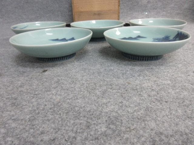伊万里焼青山作鍋島青磁山水画小皿5枚共箱 [B26969]