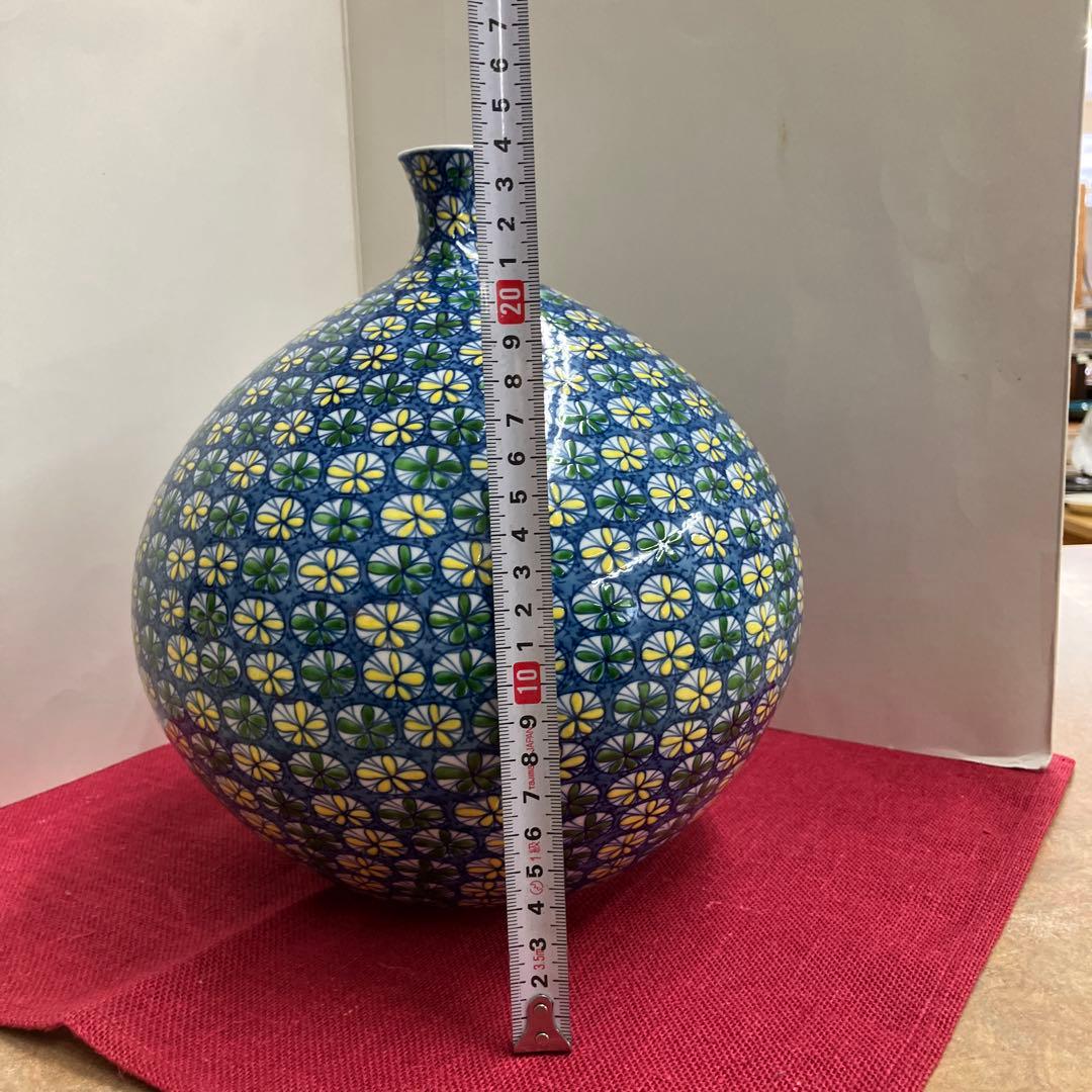 有田焼染め錦紋様小花散らし花瓶錦彩作