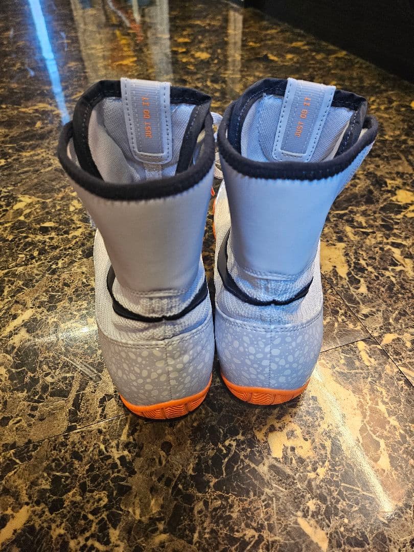 Nike ボクシングシューズ ハイカット 灰色