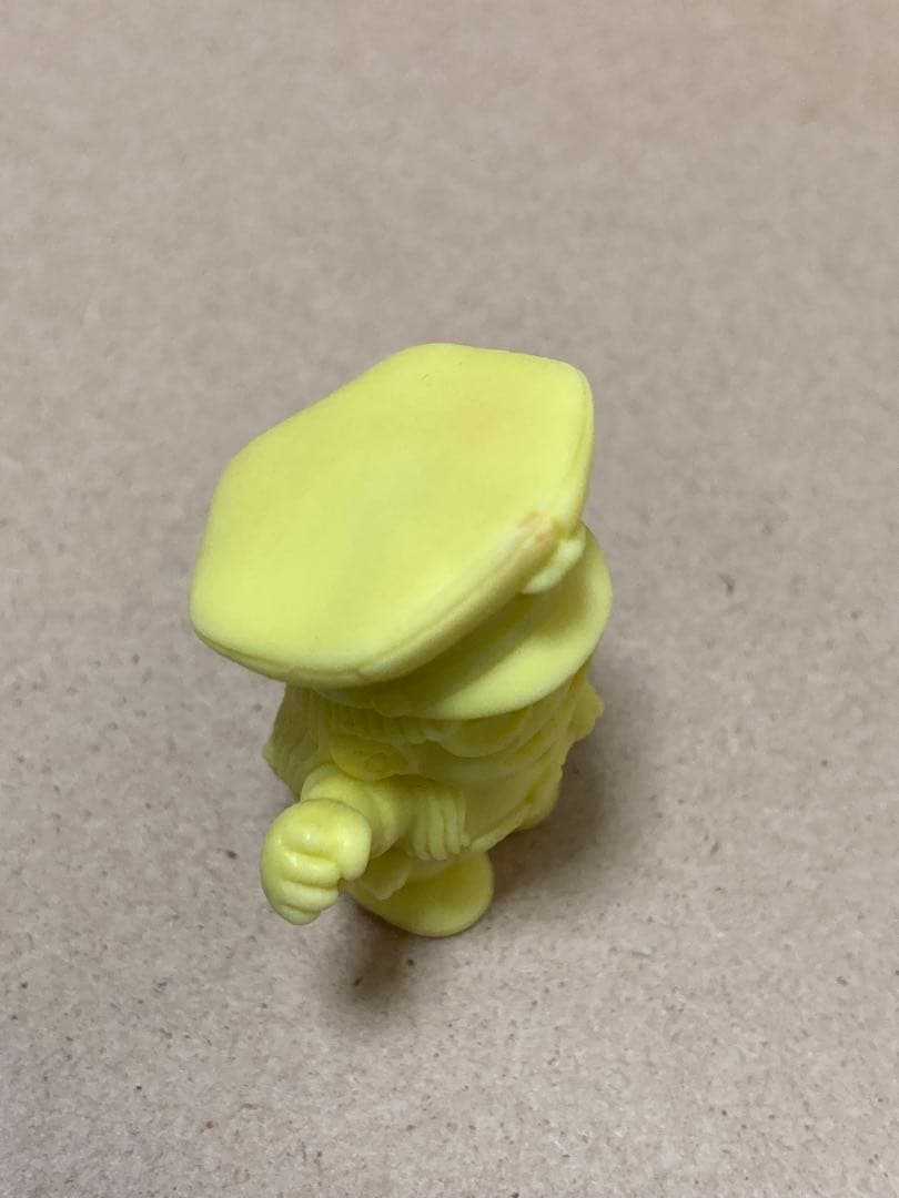 Dr.スランプアラレちゃん　アラレちゃんポリス　　消しゴム　黄色