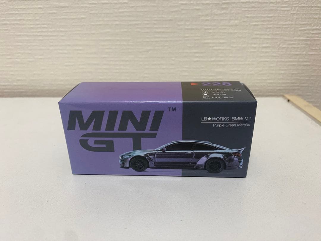 MINI GT 228 LB★WORKS BMW M4パープルグリーンメタリック