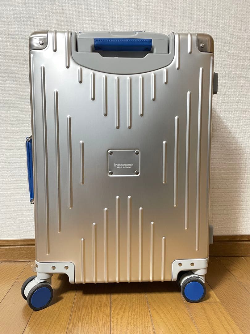 新品　イノベーター　INV1811STP 36L キャリーケース　シルバー限定色