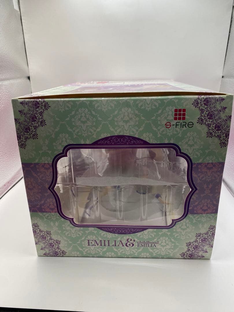 Re:ゼロから始める異世界生活　フィギュア　エミリア＆幼少期エミリア 1/7