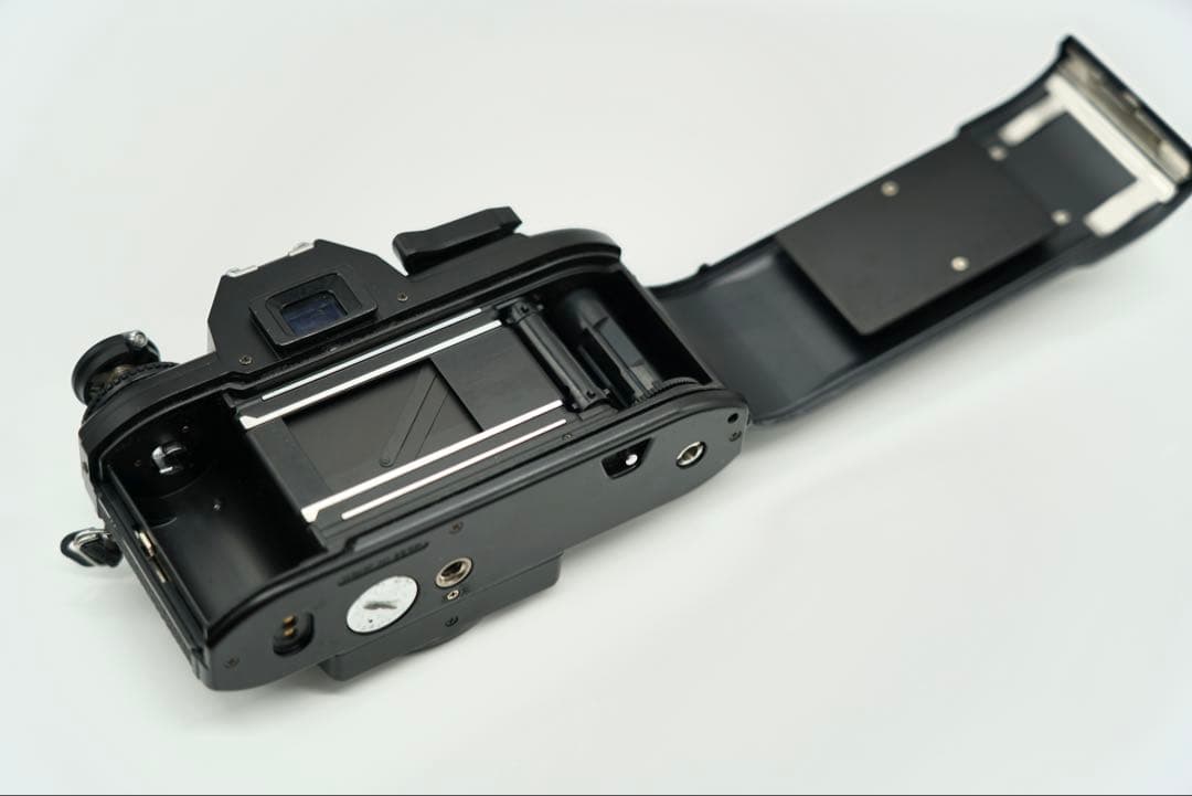 Nikon EM 一眼レフカメラ 100mm f/2.8レンズ付き