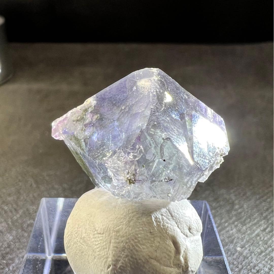 ヤオガンシャン産　パープル、ブルーゾーニングクォーツ共生クリアフローライト