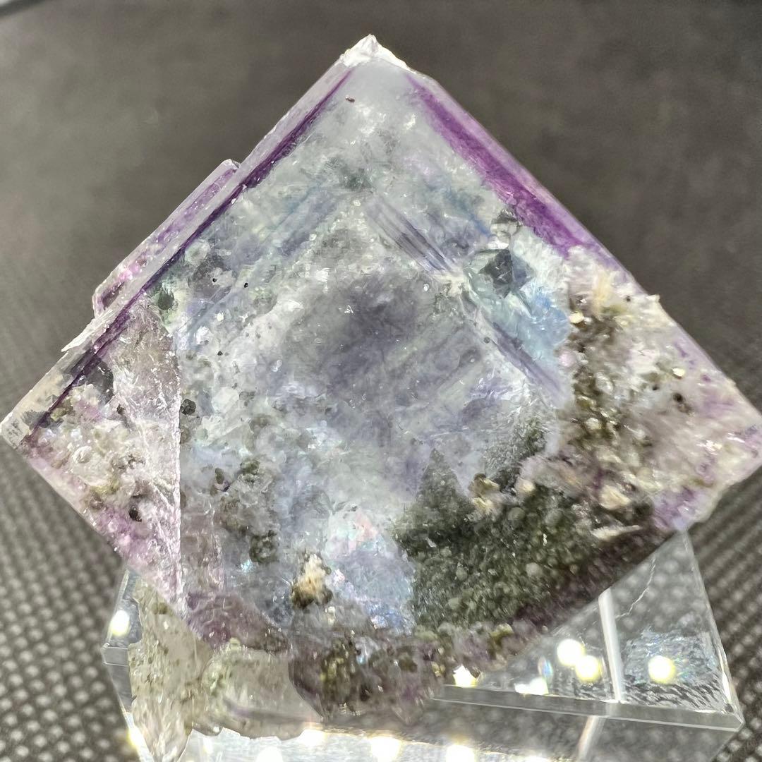 ヤオガンシャン産　パープル、ブルーゾーニングクォーツ共生クリアフローライト