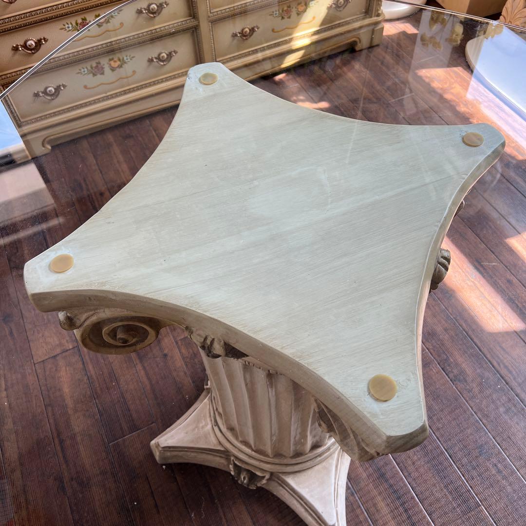 k416r120 コリント式 ガラス天板テーブル 特徴的な柱デザイン ロココ調