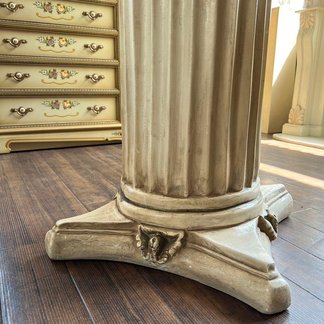 k416r120 コリント式 ガラス天板テーブル 特徴的な柱デザイン ロココ調