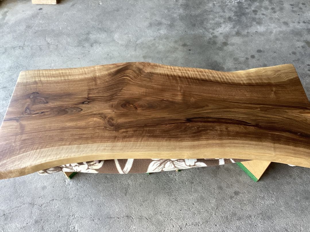 【BLACK FRIDAY】　ウォールナット　　一枚板テーブル　　　天板のみ