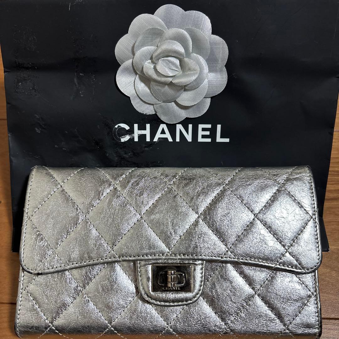 CHANEL シルバー 三つ折り財布