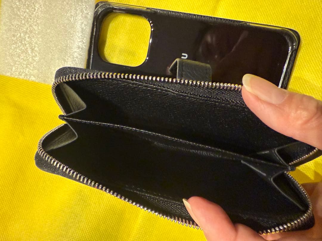 DEMIU ブラック iPhone16pro用ジッパーケース