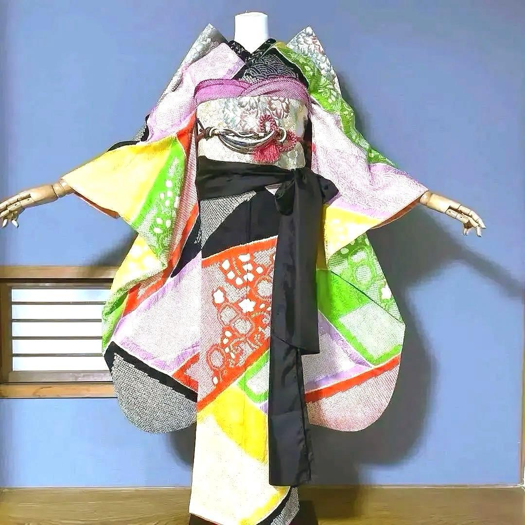 振袖フルセット　染分け総絞り　プラスサイズ　大胆な配色に黒でスタイル美人　成人式