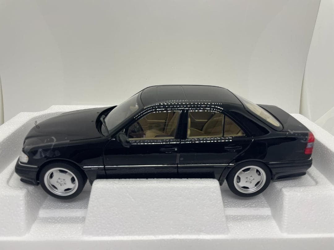 304-043 ノレブ 1/18 メルセデスベンツ C36 AMG 1993