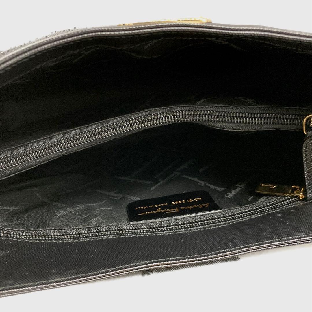 フェラガモ ガンチーニワンショルダーバッグ