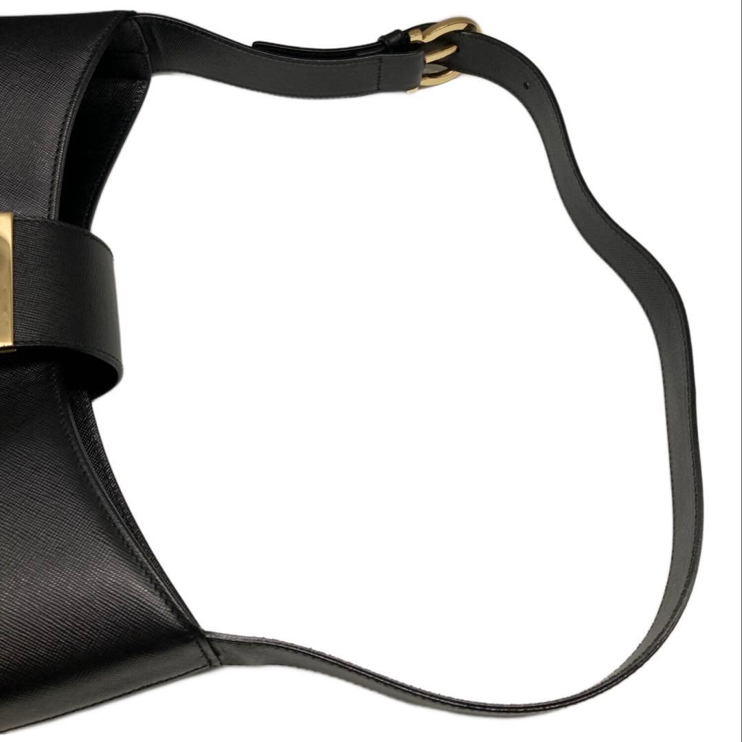 フェラガモ ガンチーニワンショルダーバッグ