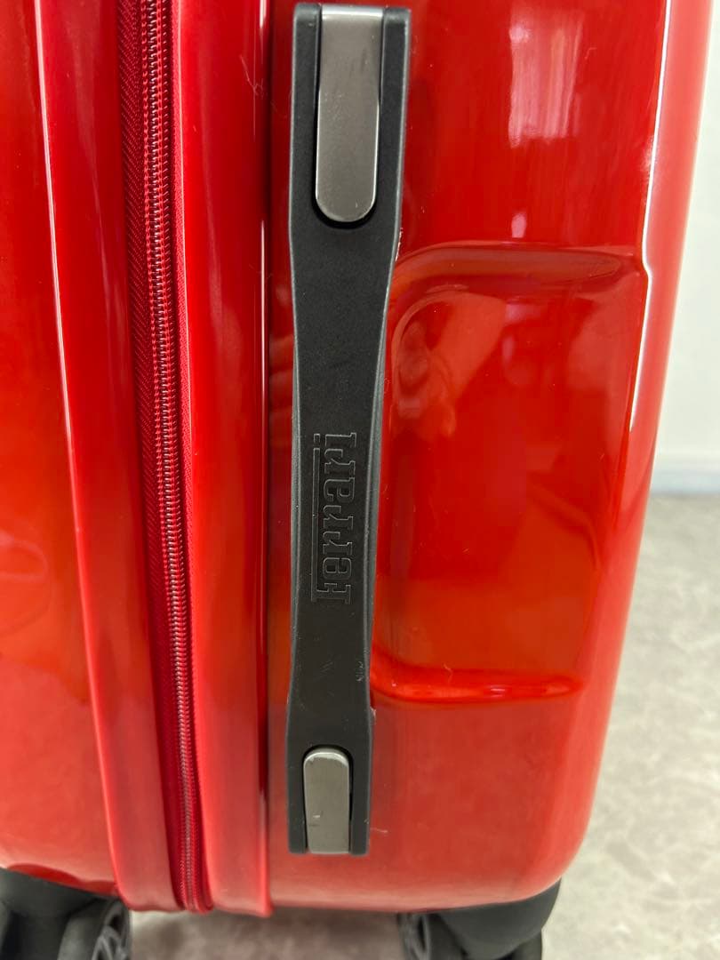送料込み⭐︎Ferrari 【赤 キャリーケース 4輪】希少
