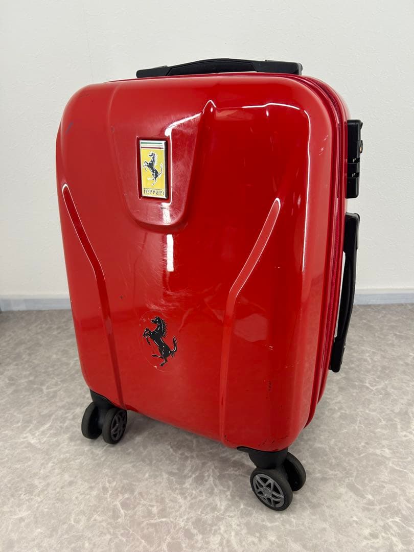 送料込み⭐︎Ferrari 【赤 キャリーケース 4輪】希少